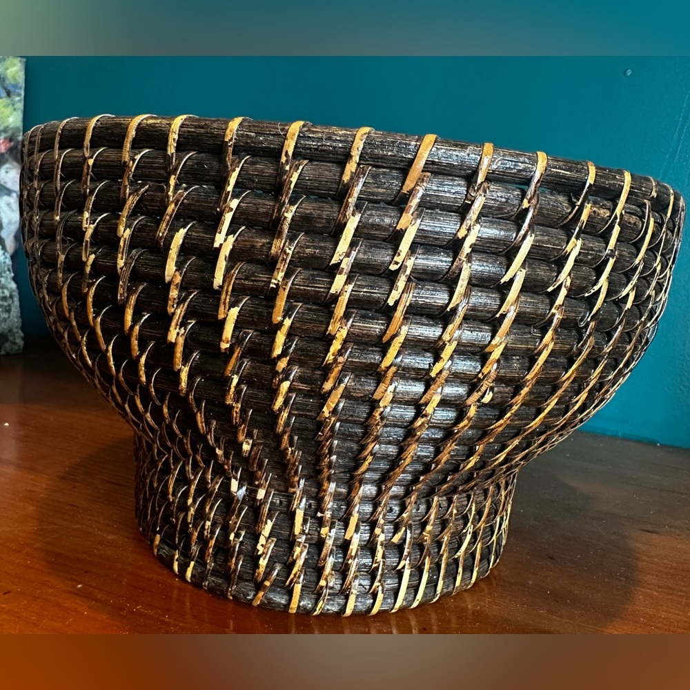 Vintage Sturdy Handcrafted Pedestal Rattan Bowl / Basket with Natural Patina